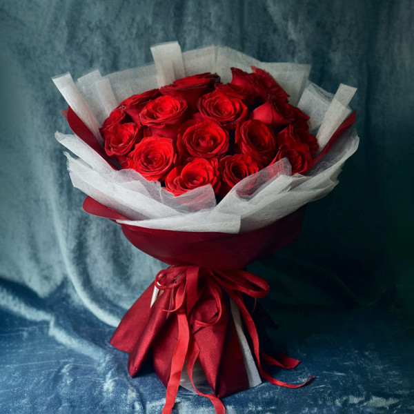 Scarlet Brand — Red Roses' Eternal Ode to Passion​
