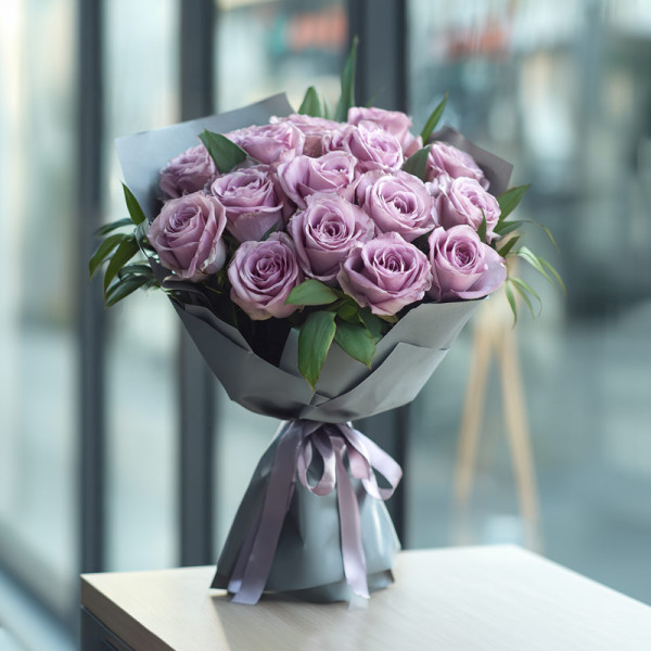 「紫煙茗香」— 淡紫玫瑰與茶韻的東方詩​