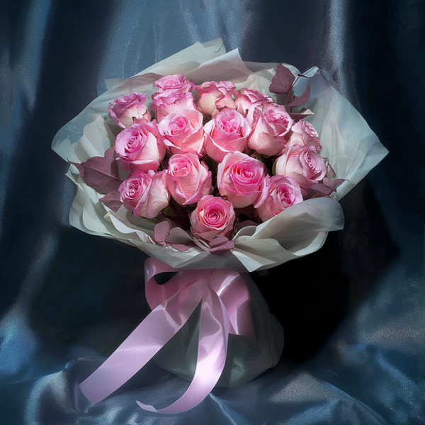 「蜜語雲紗」— 粉玫瑰與晨光的溫柔詩​