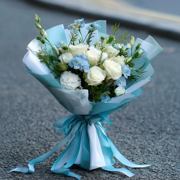 「藍調絮語」— 白玫瑰與星辰的潮汐詩​